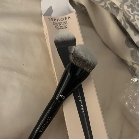 Sephora Pro Brush Foundation 40 BNIB - Picture 1 of 3